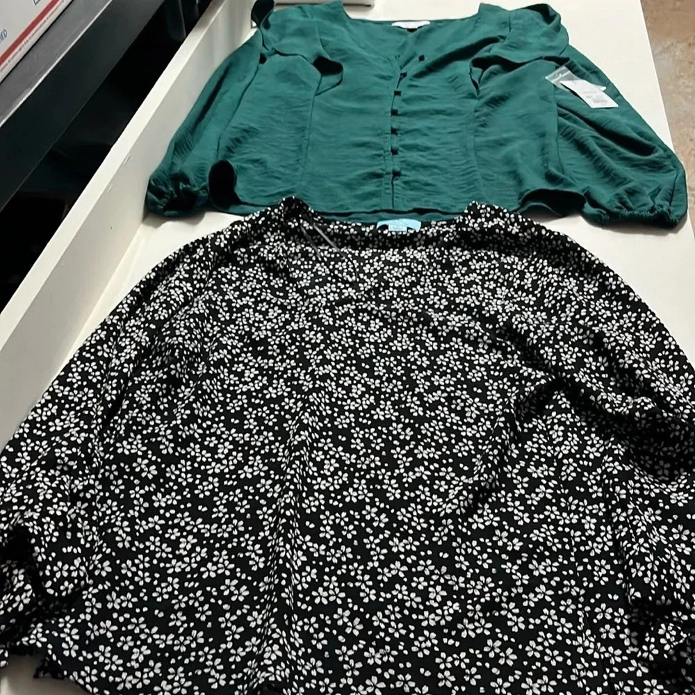 2 small blouses NWT Nine West blouse green buttons ruffles CeCe black floral top